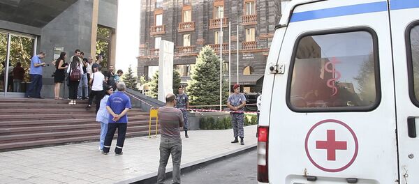 Իրավիճակը Բյուզանդի փողոցում՝ Վերնիսաժի հարևանությամբ հնչած կրակոցներից հետո Իրավիճակը Բյուզանդի փողոցում՝ Վերնիսաժի հարևանությամբ հնչած կրակոցներից հետո - Sputnik Արմենիա