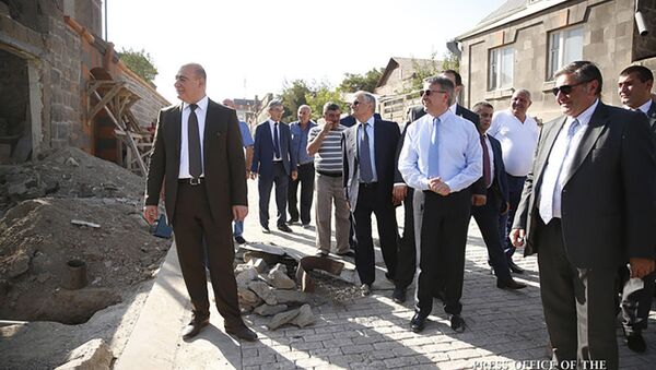 Премьер-министр Армении Карен Карапетян в Гюмри ознакомился со строительными работами улицы Руставели - Sputnik Արմենիա