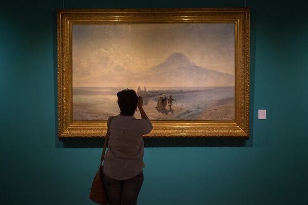 Картины Айвазовского в тесных объятиях ереванских музейщиков - как возвращали коллекцию - Sputnik Армения