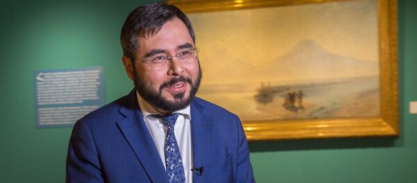 Выставка, посвященная 200-летию  мариниста Ивана Айвазовского. Директор Национальной галереи Арман Цатурян - Sputnik Армения