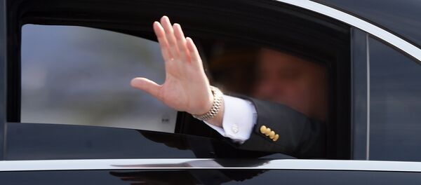 Высокопоставленный чиновник в машине - Sputnik Армения