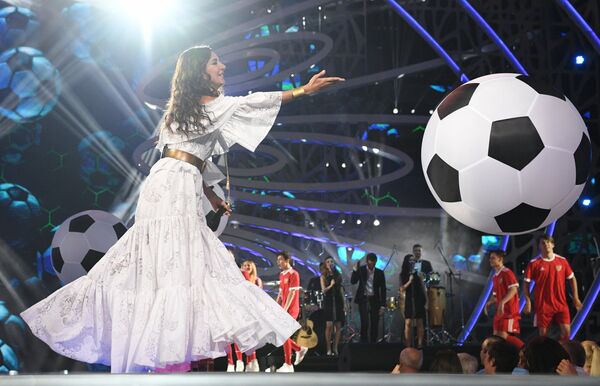 Երգչուհի Զառայի ելույթը` «Նոր ալիք 2017» միջազգային երգի մրցույթի փակման արարողության ժամանակ - Sputnik Արմենիա