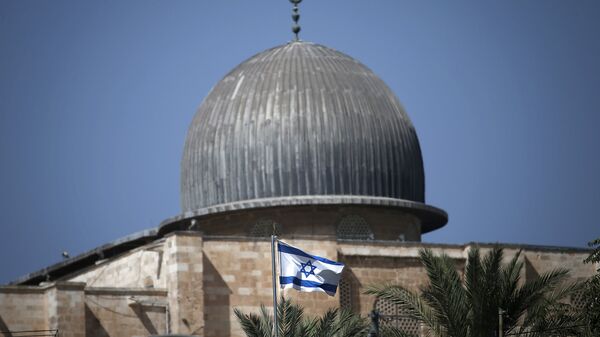 Израильский флаг на фоне мечети аль-Акса в Иерусалиме - Sputnik Արմենիա