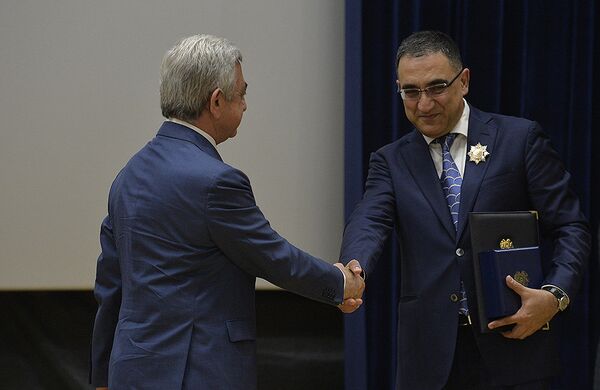 Президент Армении Серж Саргсян и директор РАУ Армен Дарбинян - Sputnik Армения