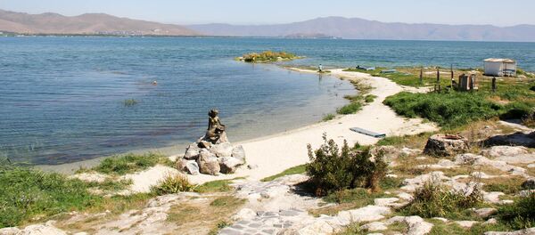 Статуя Русалки, озеро Севан, Армения Статуя Русалки, озеро Севан, Армения - Sputnik Արմենիա