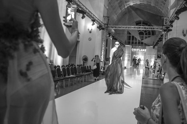 Из коллекции дизайнера Армине Оганян Из коллекции дизайнера Армине Оганян - Sputnik Армения