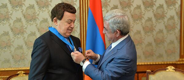 Президент Армении вручил Кобзону Орден Почета - Sputnik Արմենիա