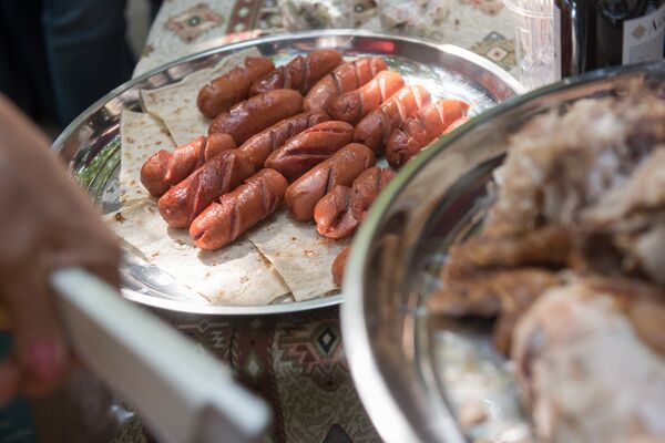 Фестиваль еды Yerevan Food Fest прошел в Английском парке Еревана - Sputnik Армения