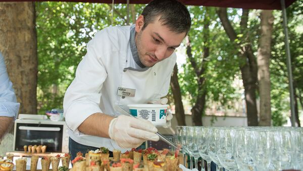 Фестиваль еды Yerevan Food Fest прошел в Английском парке Еревана - Sputnik Армения