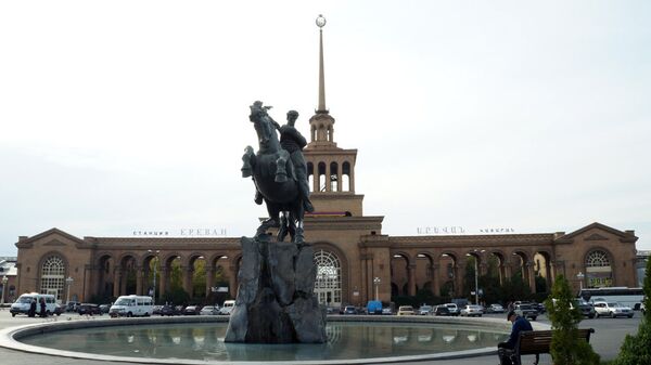Памятник Давиду Сасунскому на Привокзальной площади в Ереване - Sputnik Армения