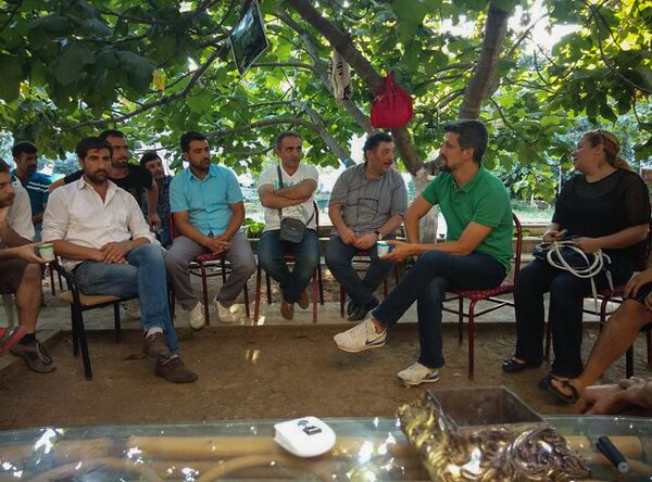 Молодые люди разных национальностей, борющиеся за сохранение армянского сиротского приюта в Стамбуле Молодые люди разных национальностей, борющиеся за сохранение армянского сиротского приюта в Стамбуле - Sputnik Արմենիա