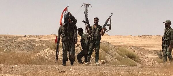 Сирийские войска прорвали кольцо окружения на главном южном въезде в Дейр-эз-Зор - Sputnik Армения