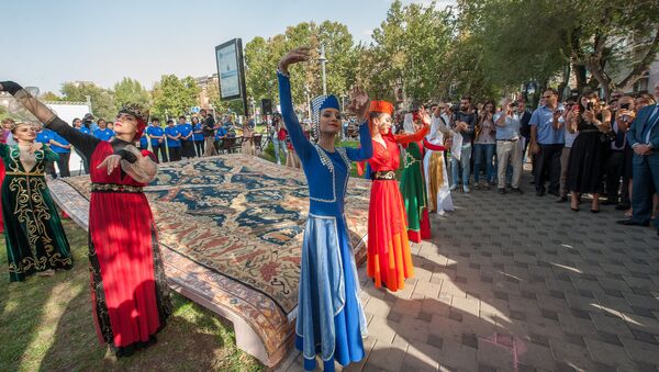 Открытие мозаичного ковра Вишапагорг в центре Ереване - Sputnik Արմենիա