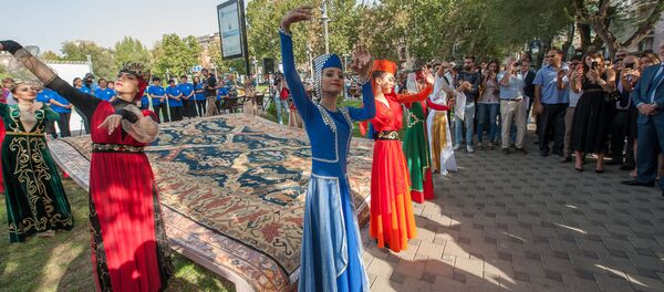 Открытие мозаичного ковра Вишапагорг в центре Ереване - Sputnik Армения