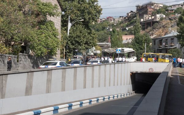 ДТП с участием троллейбуса на улице Гераци в Ереване - Sputnik Армения