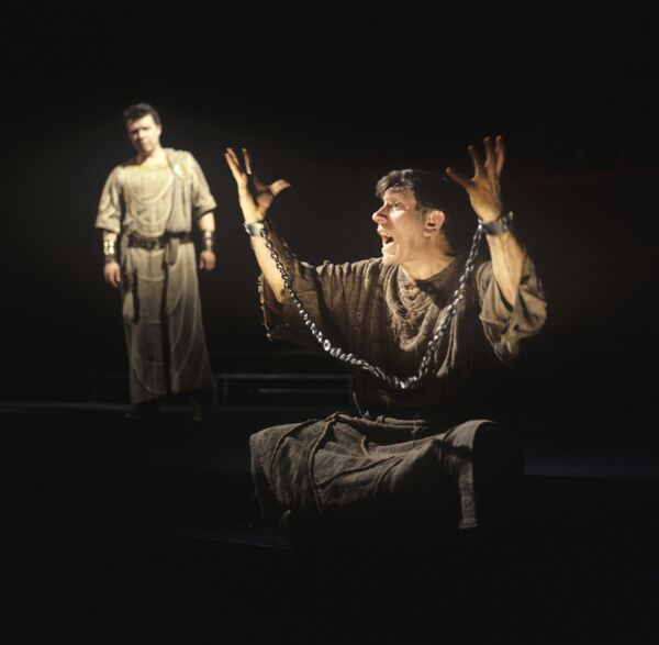 Сцена из спектакля по пьесе Э.Радзинского Беседы с Сократом - Sputnik Армения