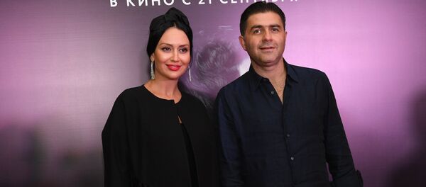 Артур Джанибекян с супругой - Sputnik Армения