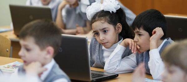 Дети на уроке математики в интерактивной школе Волгограда Дети на уроке математики в интерактивной школе Волгограда - Sputnik Армения