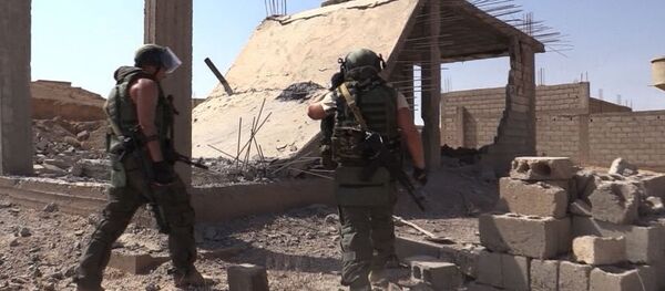 Военнослужащие во время мероприятий по разминированию сирийского города Дейр-эз-Зор Военнослужащие во время мероприятий по разминированию сирийского города Дейр-эз-Зор - Sputnik Армения