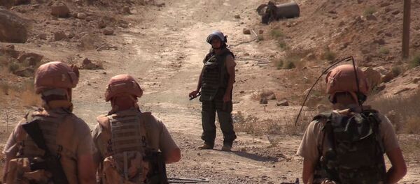 Военнослужащие во время мероприятий по разминированию сирийского города Дейр-эз-Зор Военнослужащие во время мероприятий по разминированию сирийского города Дейр-эз-Зор - Sputnik Армения