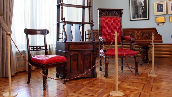 Возвращение личной мебели Арама Хачатряна в Армению и в дар дому-музею композитора - Sputnik Армения