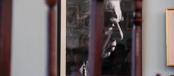 Возвращение личной мебели Арама Хачатряна в Армению и в дар дому-музею композитора Возвращение личной мебели Арама Хачатряна в Армению и в дар дому-музею композитора - Sputnik Армения