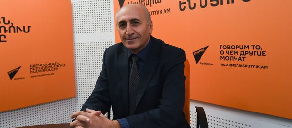 Атом Маргарян в гостях у радио Sputnik Армения Атом Маргарян в гостях у радио Sputnik Армения - Sputnik Արմենիա
