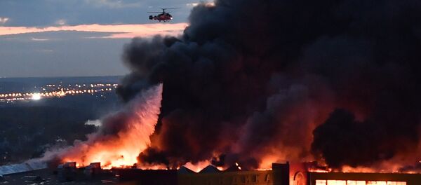 Пожар в торговом центре Синдика в Москве - Sputnik Армения