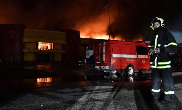 Пожар в торговом центре Синдика в Москве - Sputnik Армения