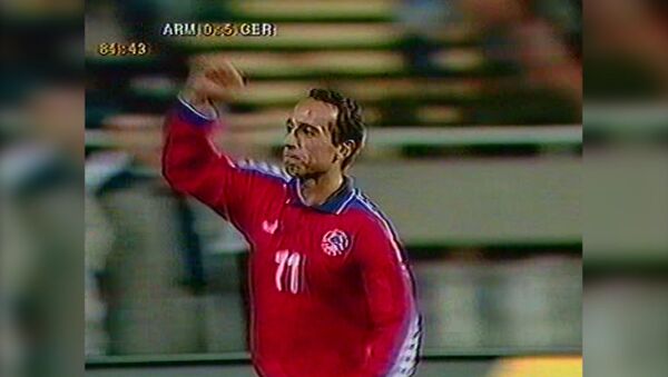 В октябре 1996 года армянские футболисты сыграли с действующими чемпионами европы - Sputnik Армения