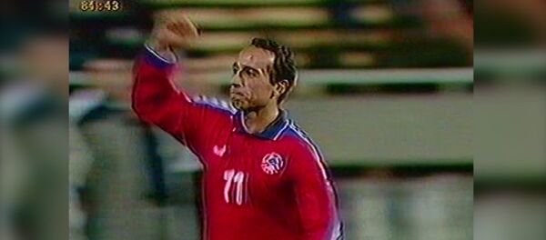 В октябре 1996 года армянские футболисты сыграли с действующими чемпионами европы - Sputnik Армения