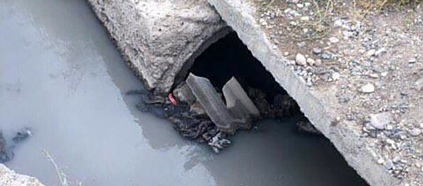 Канализационные трубы, используемые сельчанами в целях орашения Канализационные трубы, используемые сельчанами в целях орашения - Sputnik Արմենիա