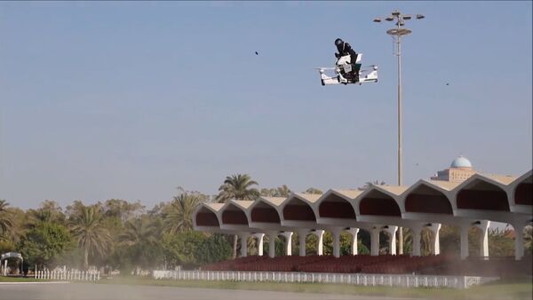 СПУТНИК_Полиция Дубая и компания HoverSurf показали гибрид мотоцикла и дрона - Sputnik Արմենիա