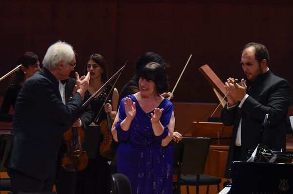 Главный художественный руководитель и дирижер Национального камерного оркестра Армении Ваан Мартиросян, пианистка Светлана Навасардян и композитор Тигран Мансурян. Фестиваль классической музыки Возвращение - Sputnik Армения