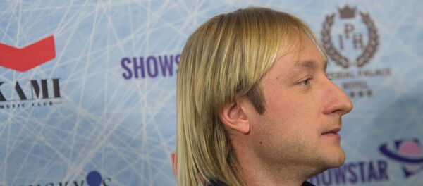 Фигурист Евгений Плющенко на пресс-конференции в Ереване - Sputnik Армения