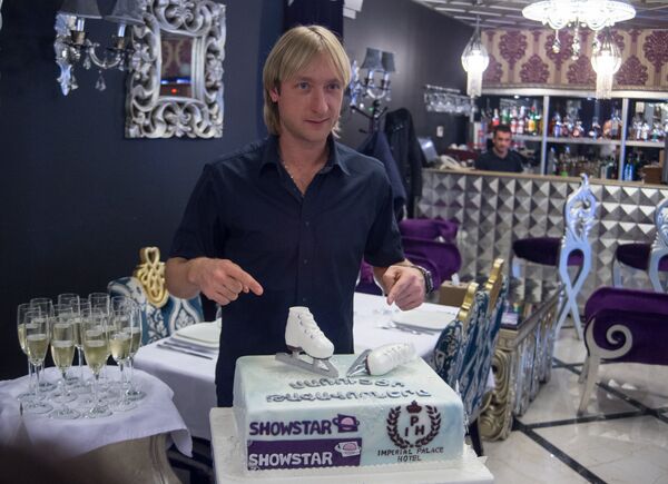 Фигурист Евгений Плющенко на пресс-конференции в Ереване - Sputnik Армения