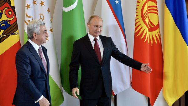 Владимир Путин и Серж Саргсян на заседании Совета глав государств СНГ - Sputnik Արմենիա