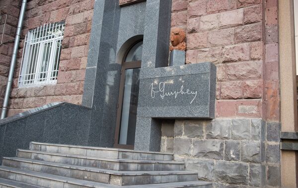 Любовный треугольник Чаренца: как вторая жена поэта ценой жизни сохранила вещи соперницы - Sputnik Армения