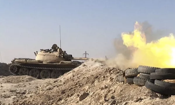 Военная техника сирийской армии во время наступления к востоку от города Дейр-эз-Зор в районе кладбищ Военная техника сирийской армии во время наступления к востоку от города Дейр-эз-Зор в районе кладбищ - Sputnik Армения