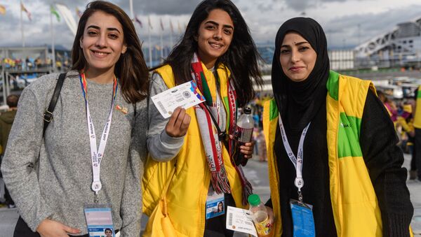 Участники XIX Всемирного фестиваля молодежи и студентов в Олимпийском парке в Сочи - Sputnik Армения