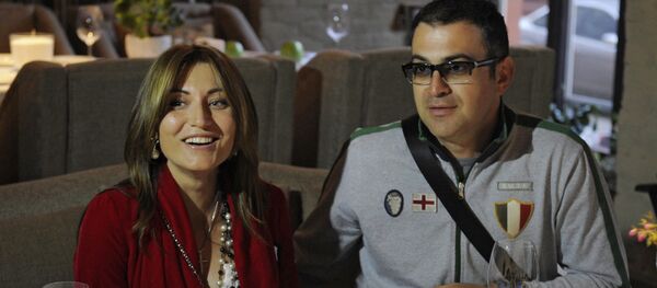 Телеведущий Гарик Мартиросян с супругой Жанной Левиной - Sputnik Армения