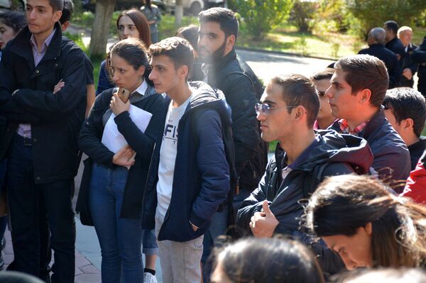 Акция протеста студентов армянских вузов против решения МО РА Акция протеста студентов армянских вузов против решения МО РА - Sputnik Արմենիա