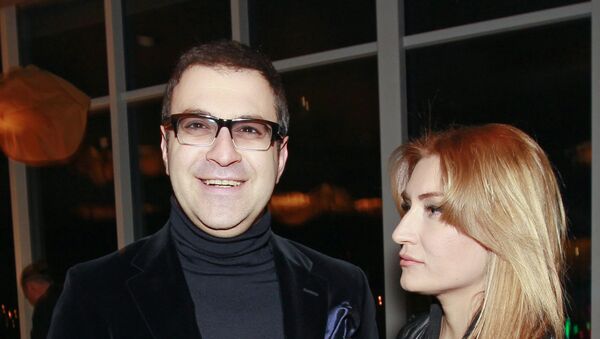 Телеведущий Гарик Мартиросян с супругой Жанной - Sputnik Армения
