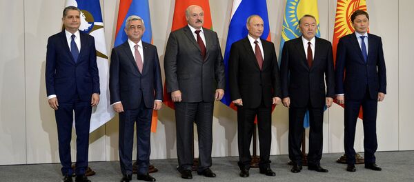 Заседание Совета глав государств СНГ в Сочи (архивное фото) Заседание Совета глав государств СНГ в Сочи (архивное фото) - Sputnik Армения