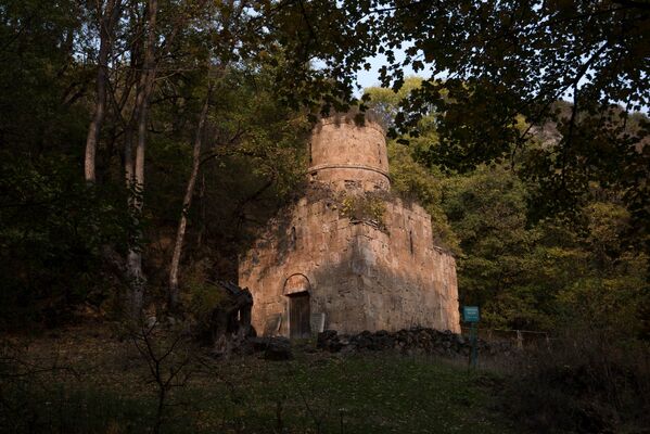Церковь Агавнаванк, недалеко от которой находится одноименная деревня. - Sputnik Армения