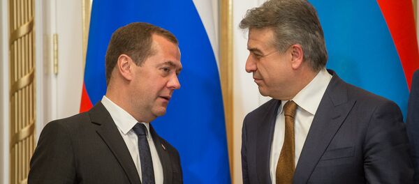 Дмитрий Медведев и Карен Карапетян - Sputnik Армения