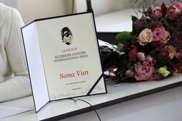 Моя книга –  это кровная память: Сона Ван получила гран-при престижного конкурса в Китае - Sputnik Армения