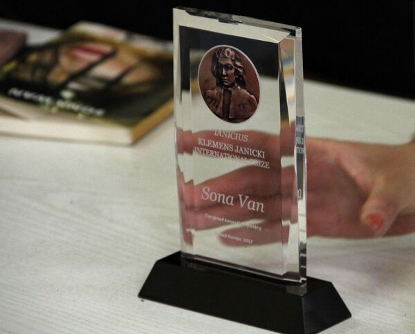 Моя книга –  это кровная память: Сона Ван получила гран-при престижного конкурса в Китае - Sputnik Армения