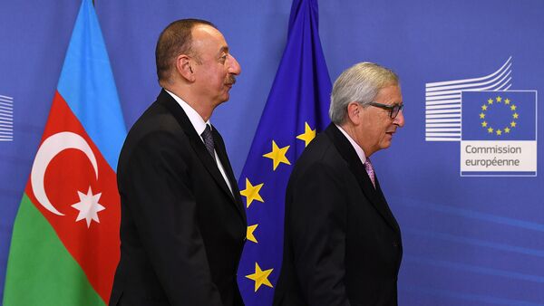 Президент Азербайджана Ильхам Алиев и председатель Европейской Комиссии Жан-Клод Юнкер - Sputnik Արմենիա