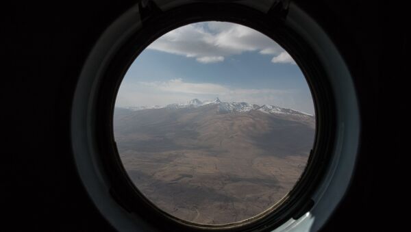Гора Арагац из иллюминатора вертолета - Sputnik Արմենիա